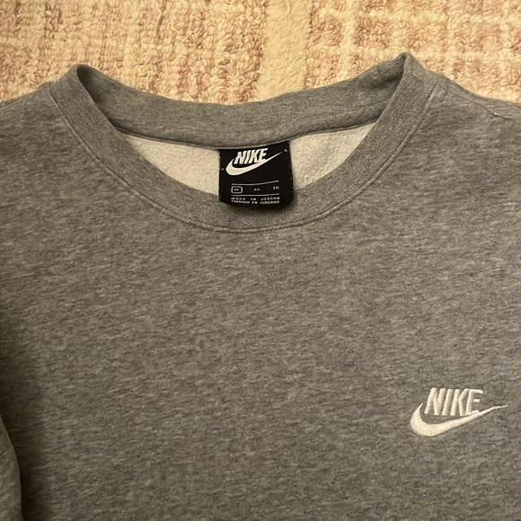 Cropped Gray Nike Crewneck - Picture 8 of 11